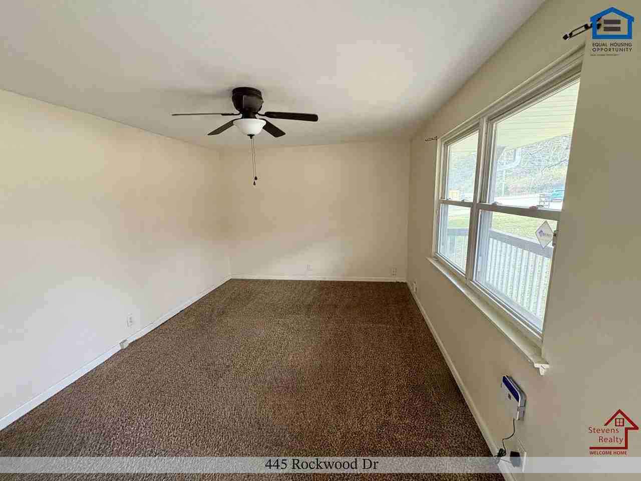 445 Rockwood Dr - Photo 7 of 27