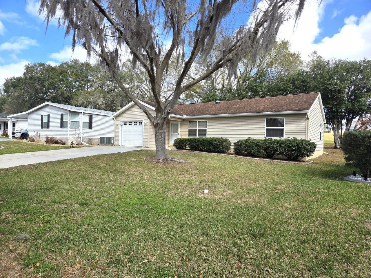 739 Heathrow Ave - Photo 3 of 24