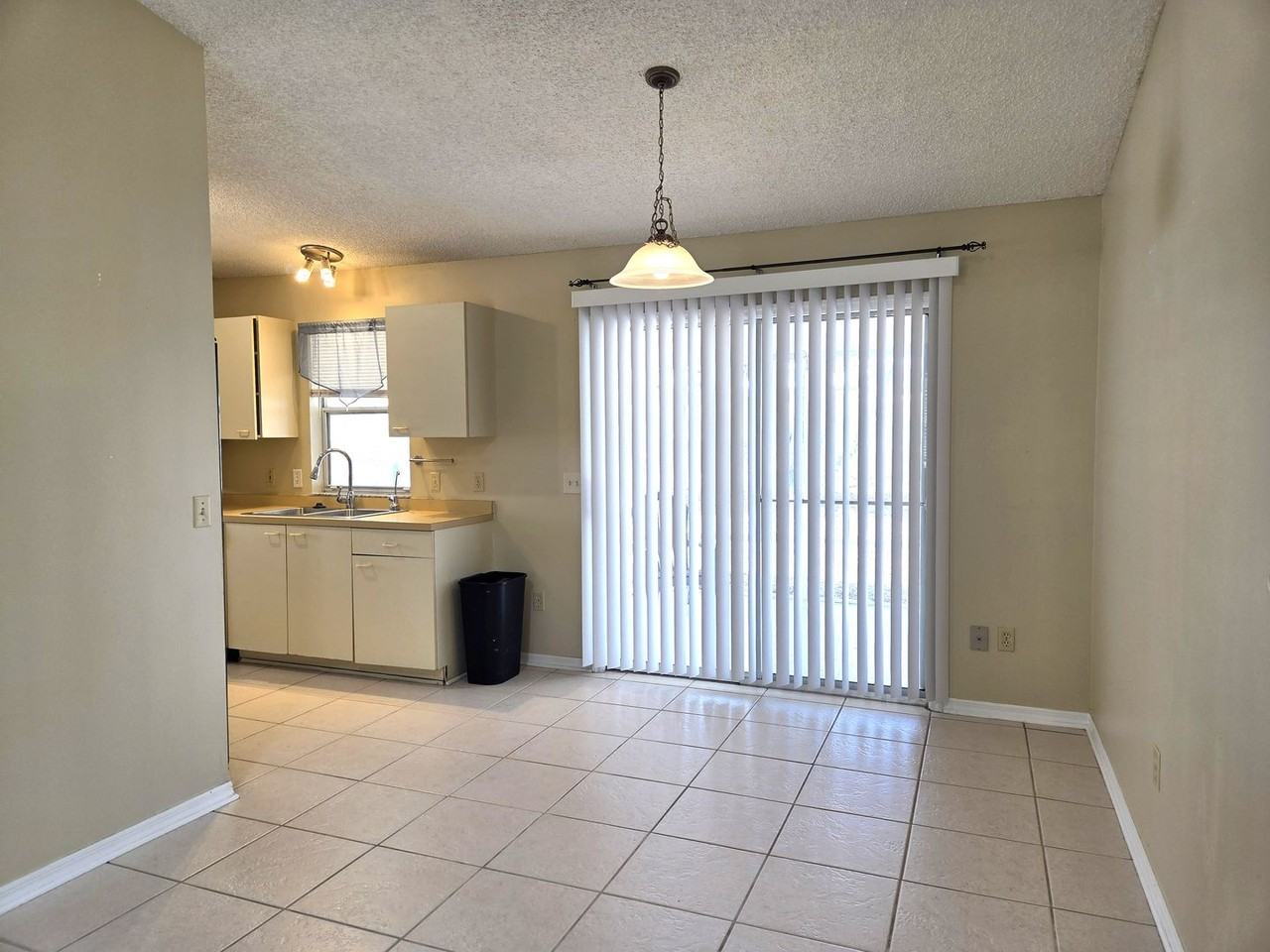 739 Heathrow Ave - Photo 5 of 24