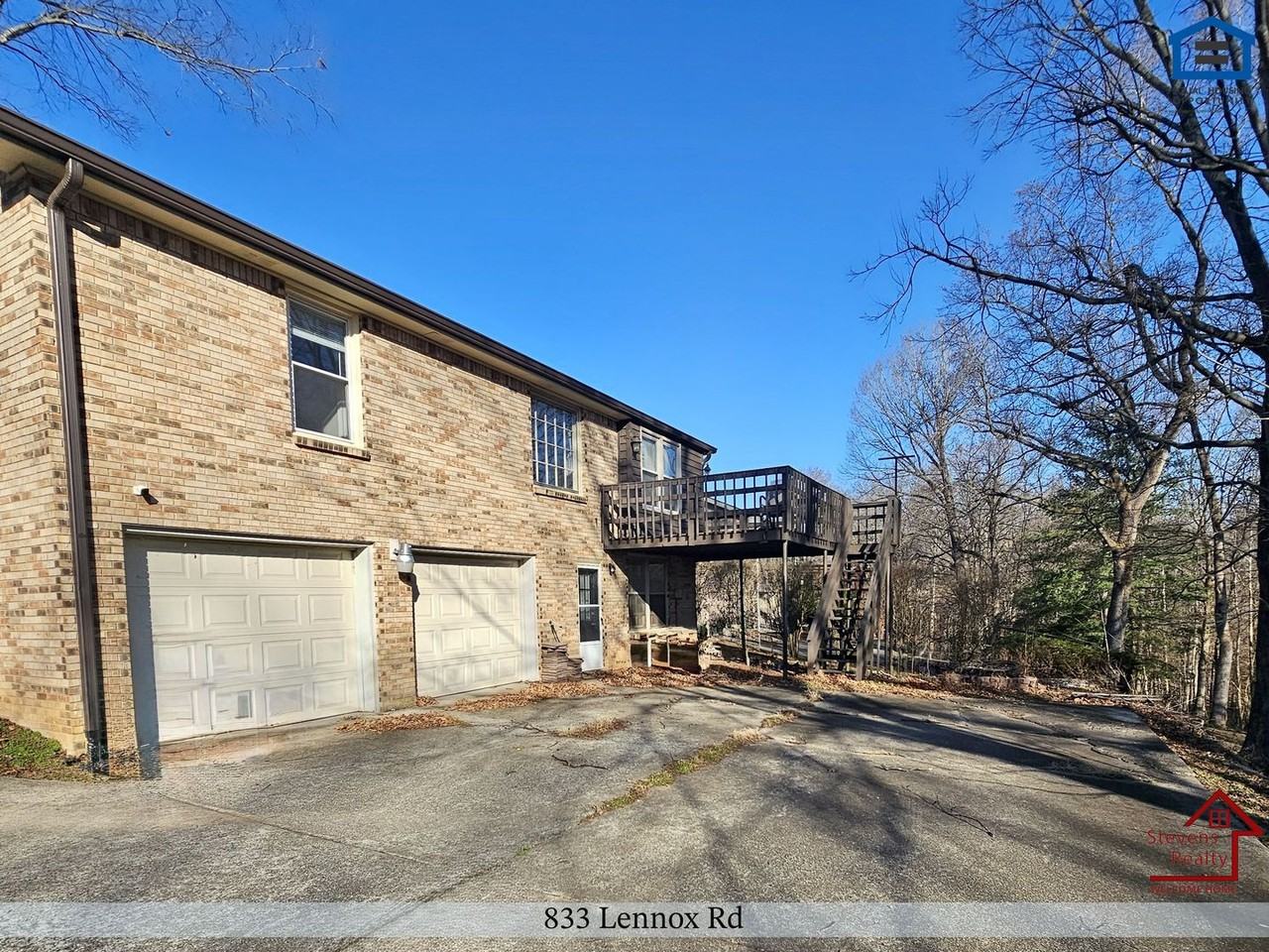 833 Lennox Rd - Photo 3 of 33