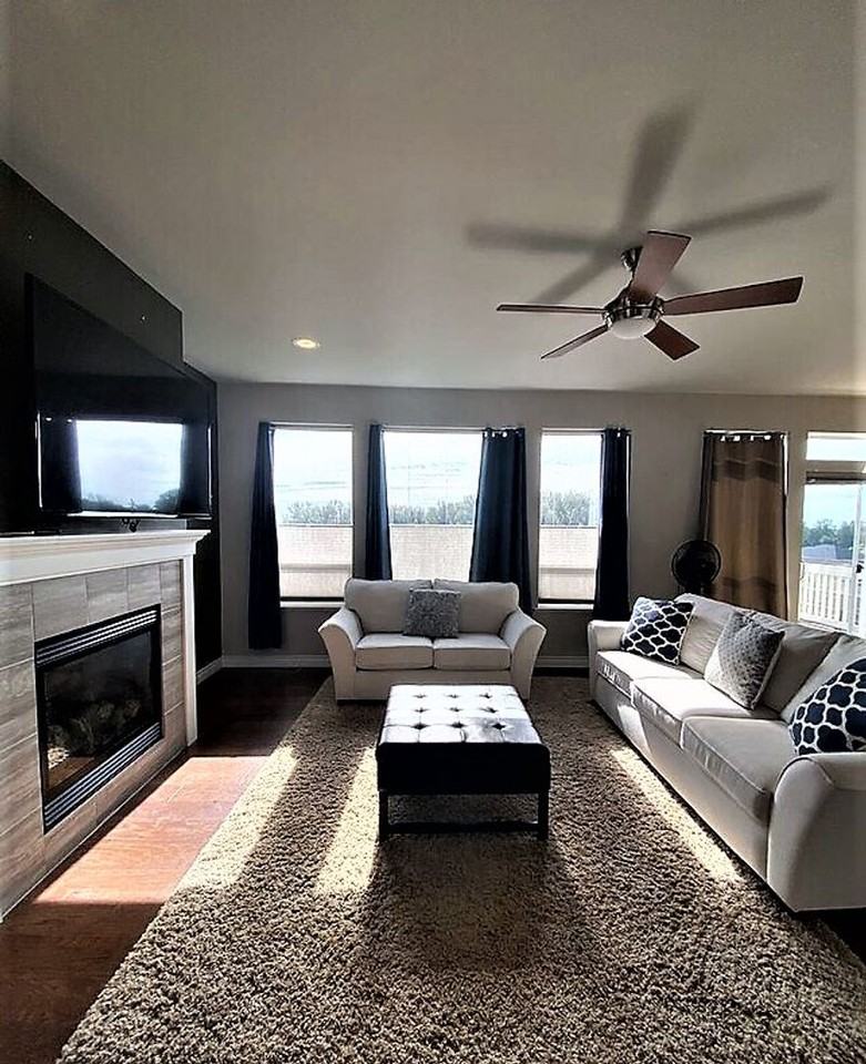 4318 Blackstone Way - Photo 7 of 17