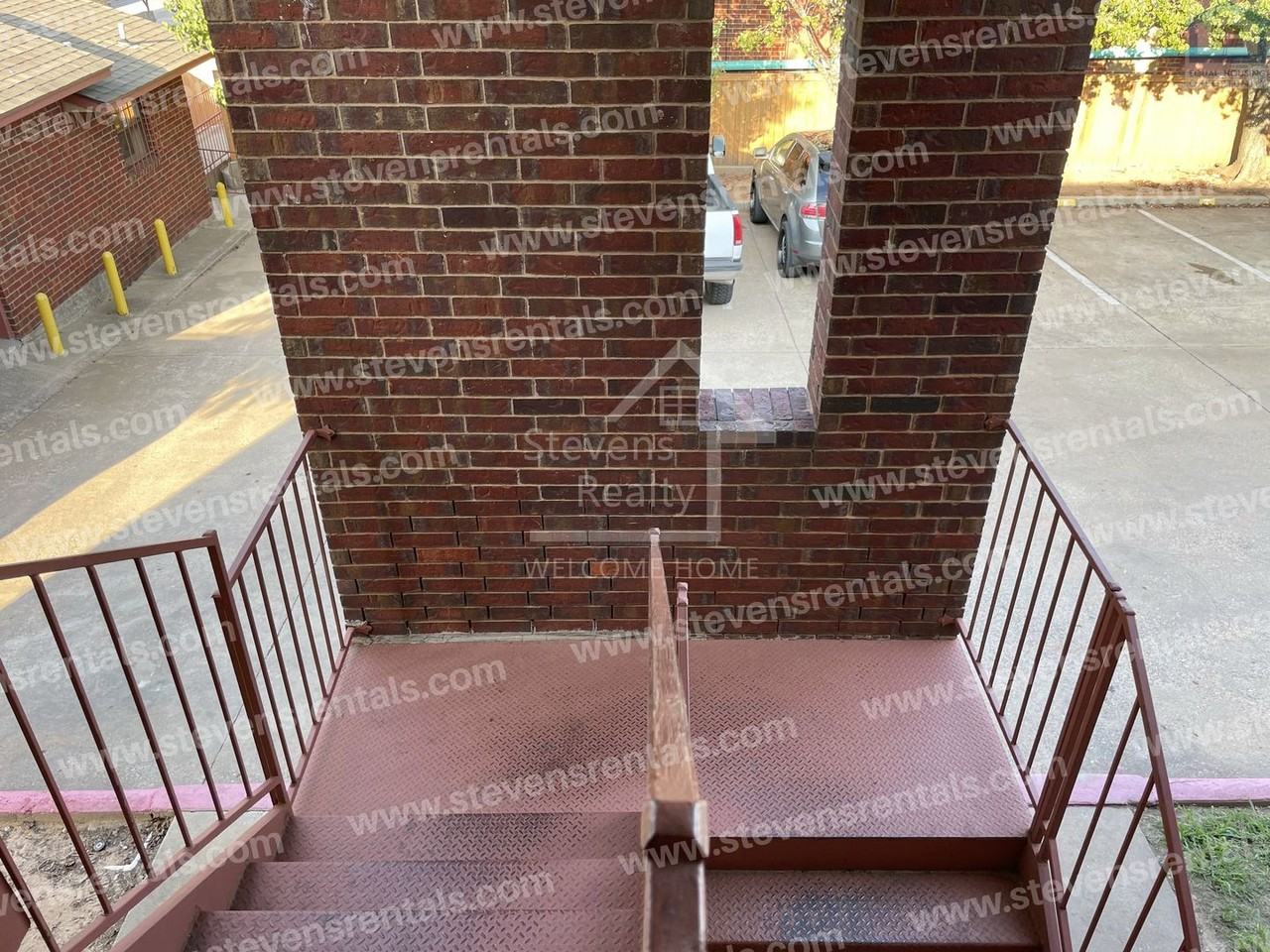 1912 Sw D Ave #D - Photo 4 of 14