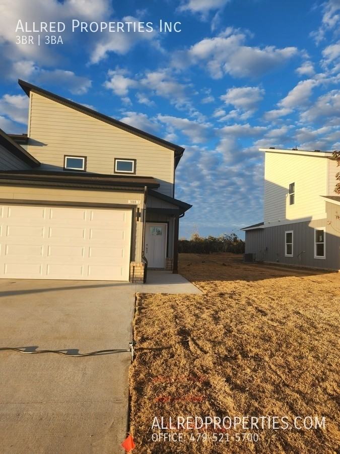 1608 Sw Casuarina Dr #1 - Photo 3 of 17