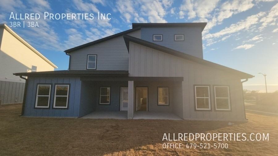 1608 Sw Casuarina Dr #1 - Photo 4 of 17