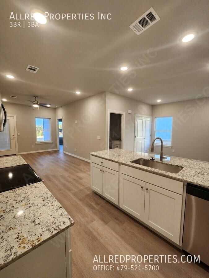 1608 Sw Casuarina Dr #1 - Photo 6 of 17