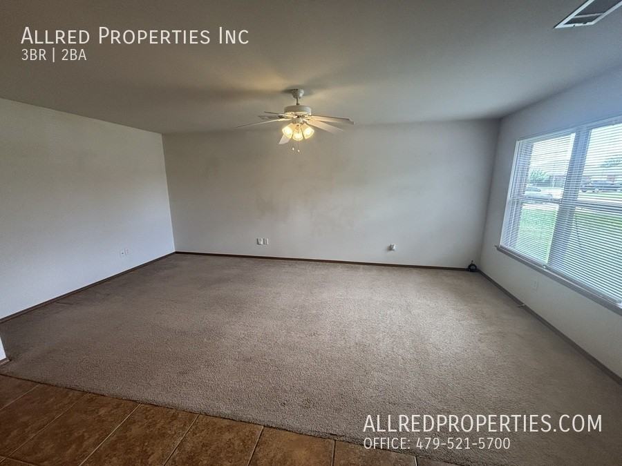 407 E Asher Ct - Photo 3 of 12
