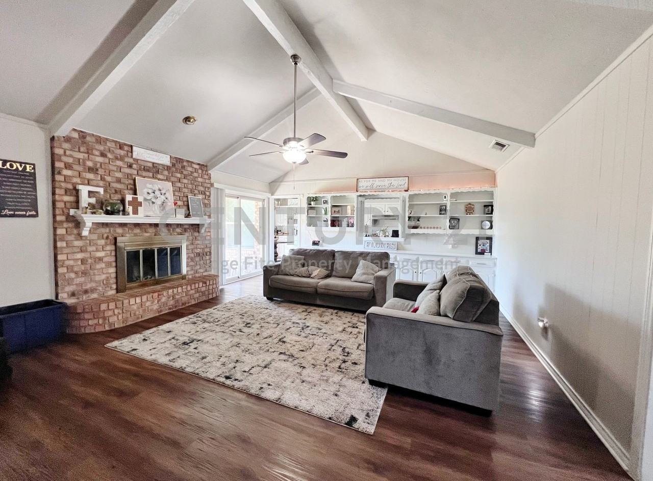 4219 Oak Arbor Dr - Photo 2 of 13