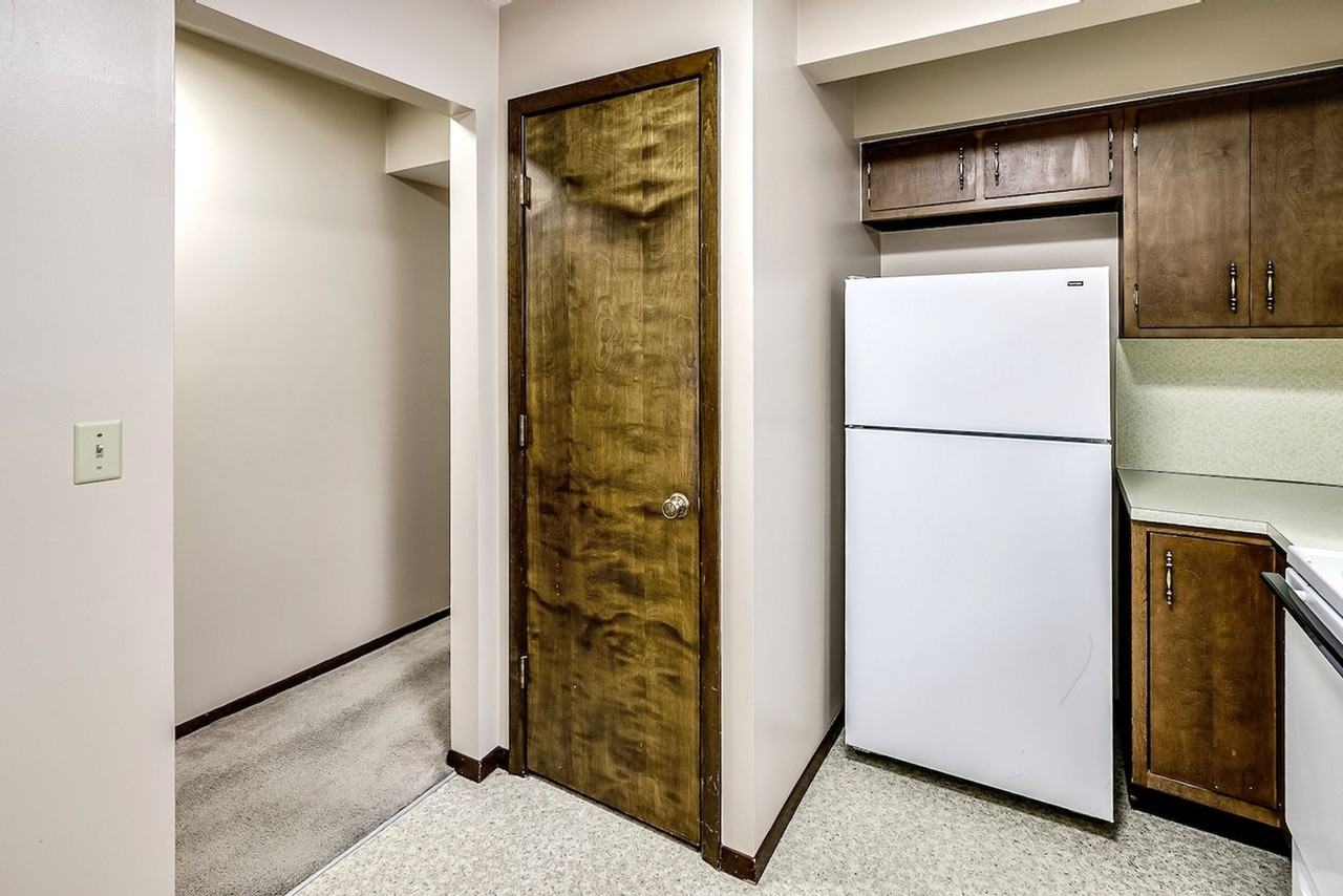 6640 Military Ave - Photo 4 of 12