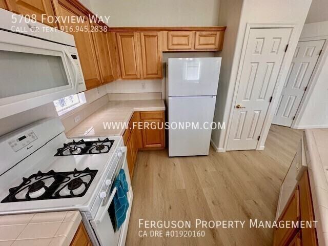 5708 Foxview Way - Photo 7 of 20