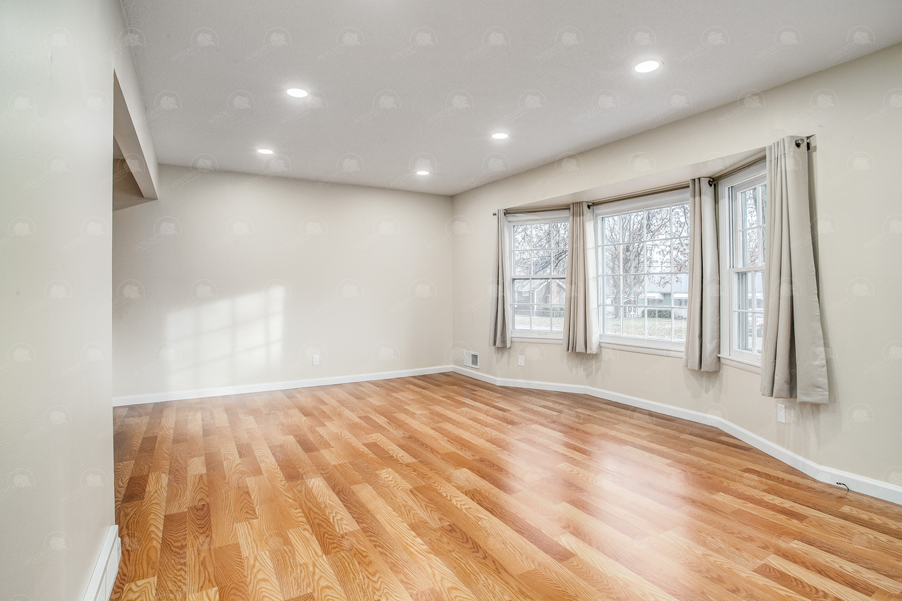 12716 13th St - Photo 3 of 22