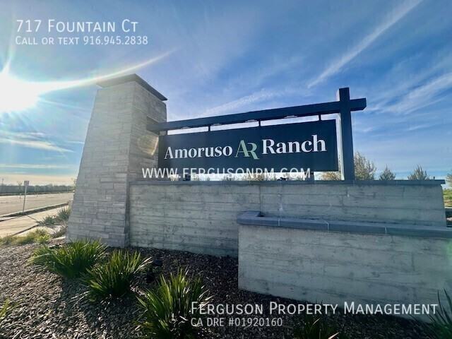 717 Fountain Ct - Photo 3 of 17