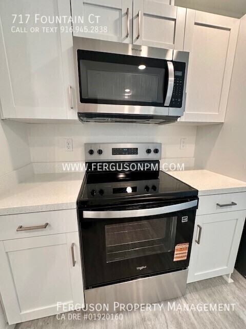 717 Fountain Ct - Photo 5 of 17