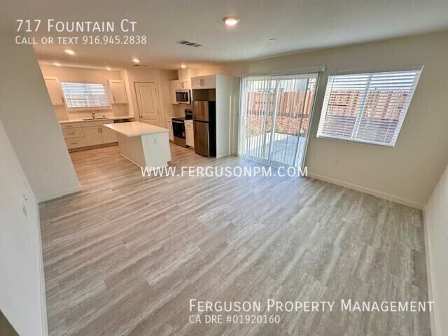 717 Fountain Ct - Photo 6 of 17