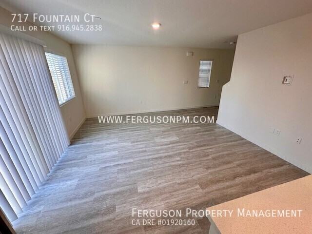 717 Fountain Ct - Photo 7 of 17