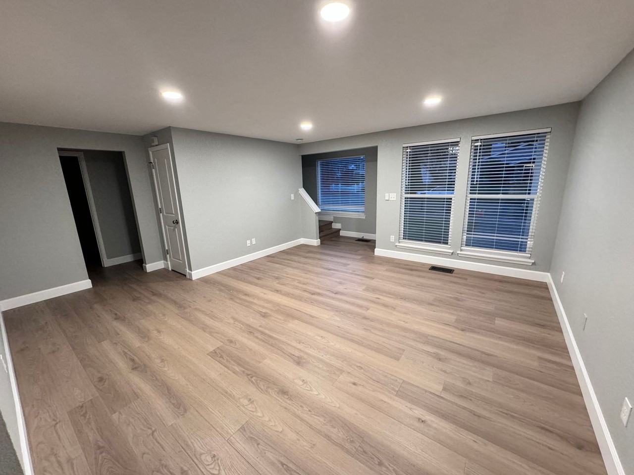 3909 N Visscher St - Photo 4 of 12