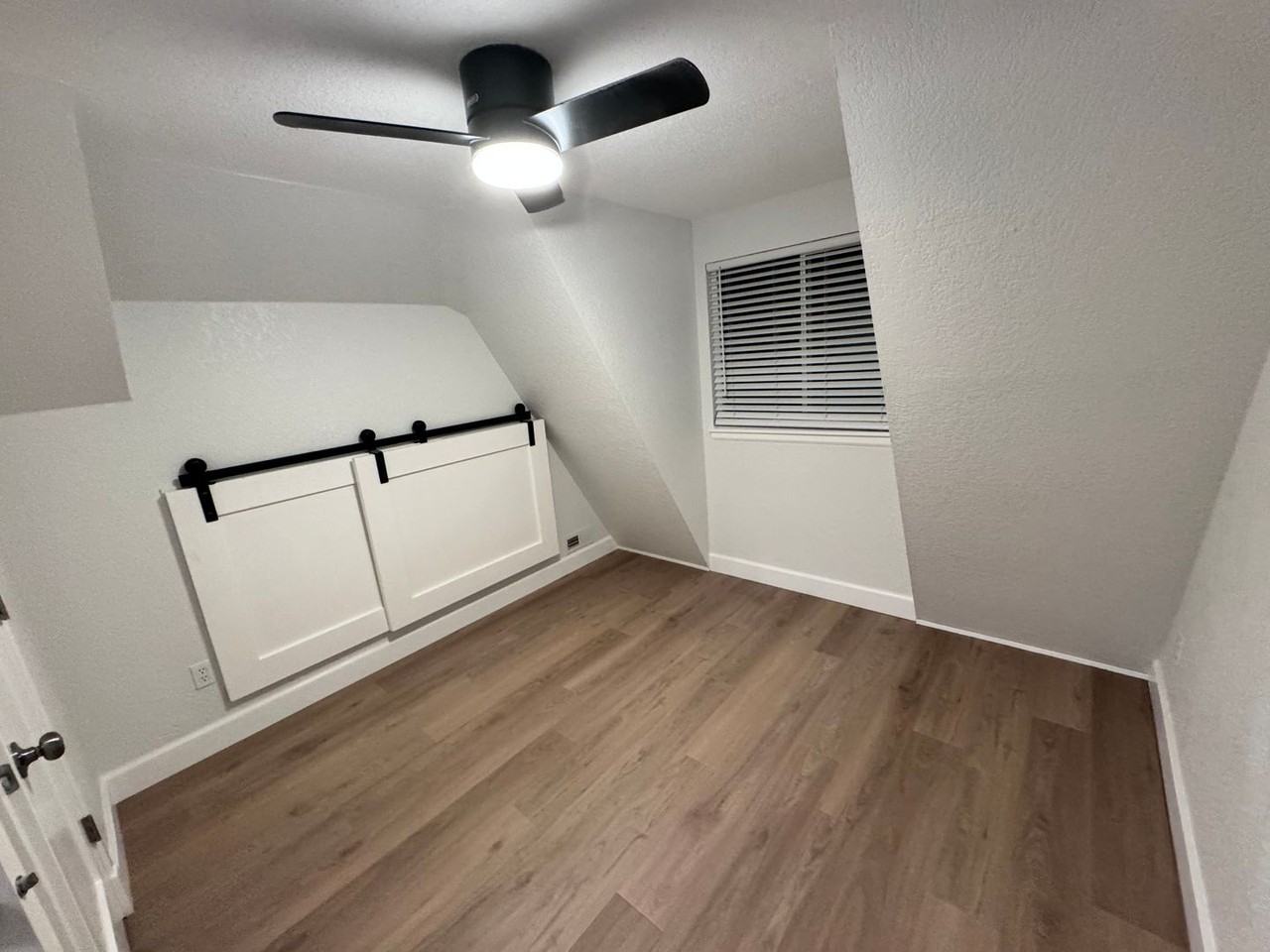 3909 N Visscher St - Photo 7 of 12