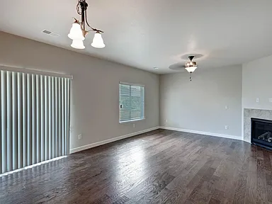 1381 14th Ave - Photo 5 of 9