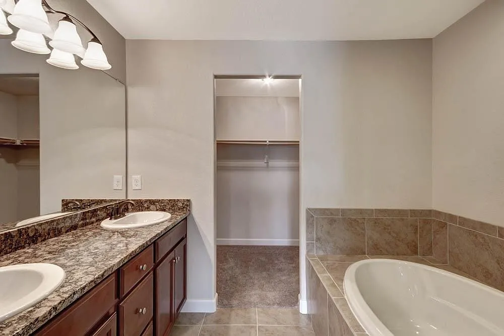 1381 14th Ave - Photo 6 of 9