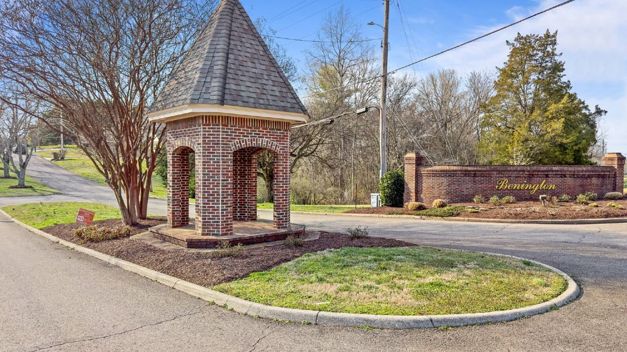 1343 Wenlock Rd - Photo 3 of 50