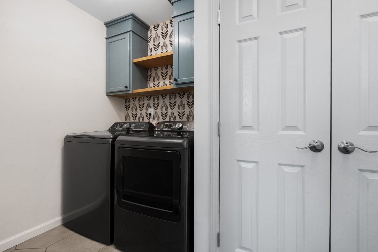 1343 Wenlock Rd - Photo 6 of 50