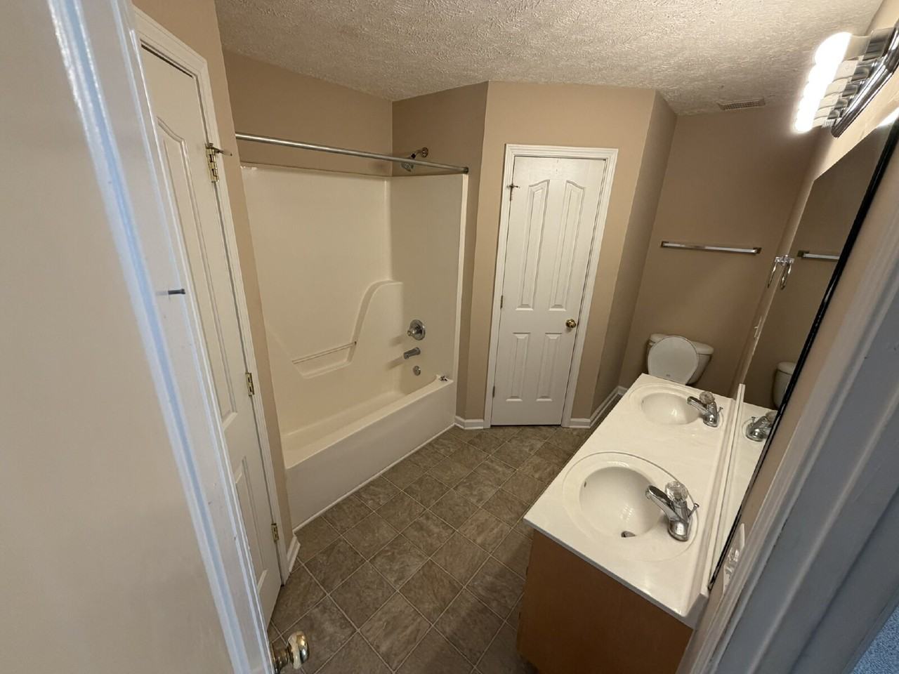 1726 Luton Dr - Photo 4 of 11