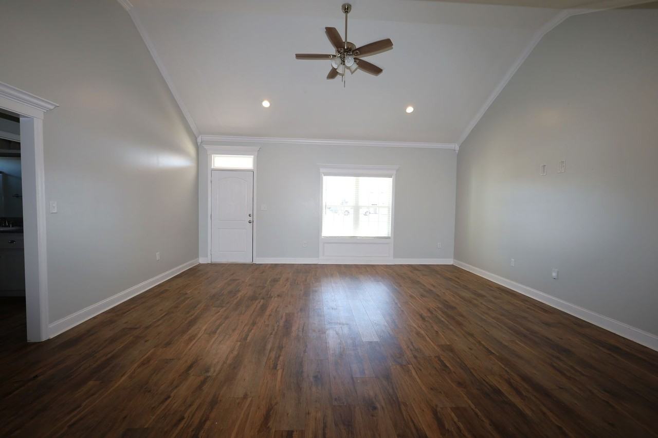 3923 Valiant Ct - Photo 2 of 10