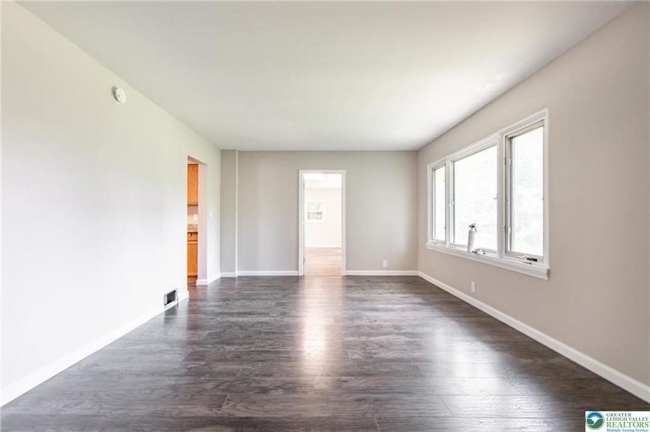 1240 Pembroke Rd - Photo 3 of 10