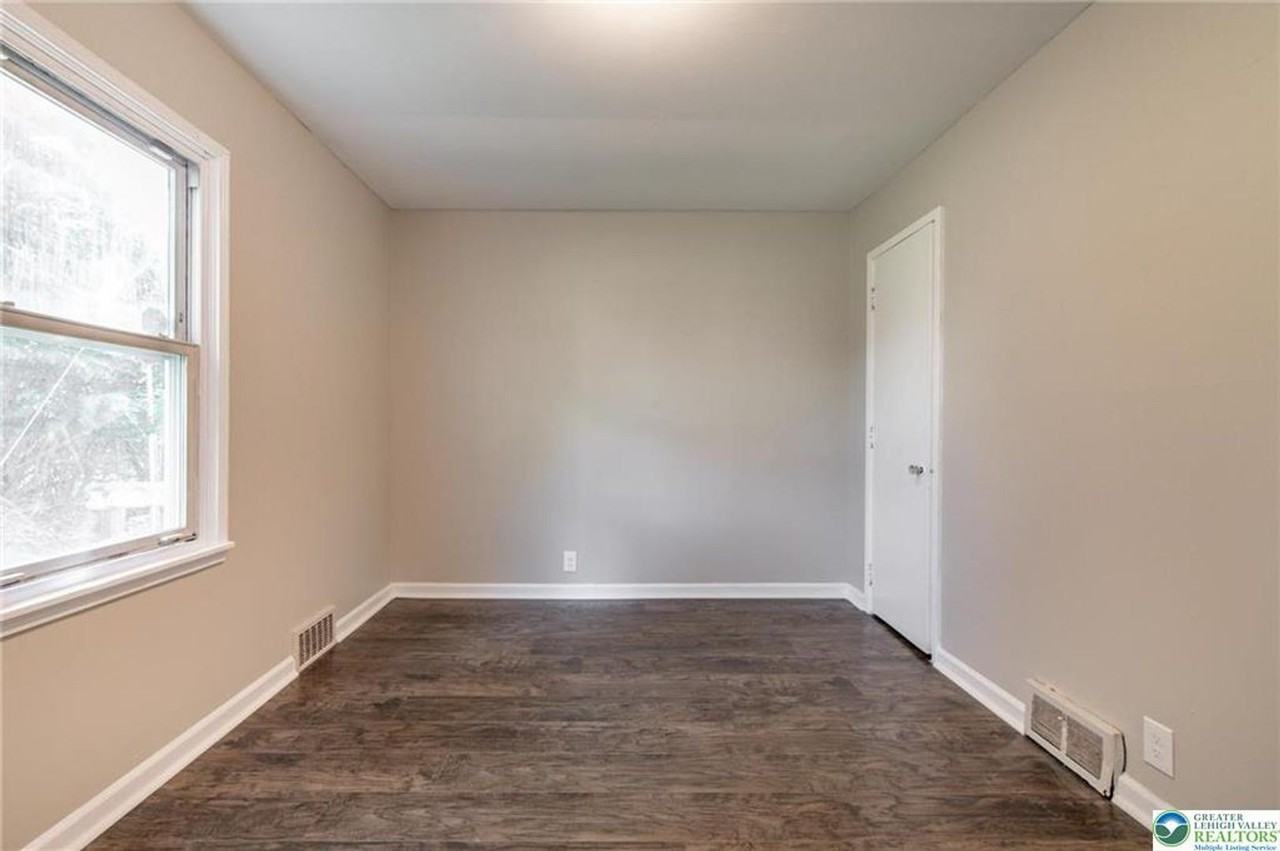 1240 Pembroke Rd - Photo 4 of 10