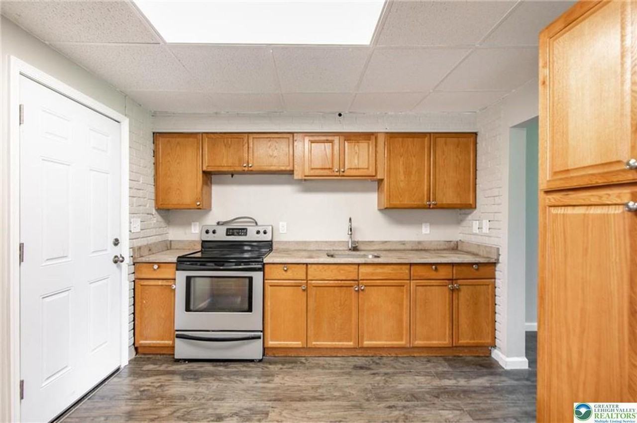 1240 Pembroke Rd - Photo 6 of 10