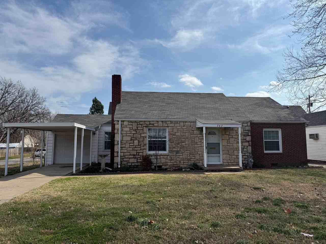 747 N Knoxville Ave - Photo 2 of 23