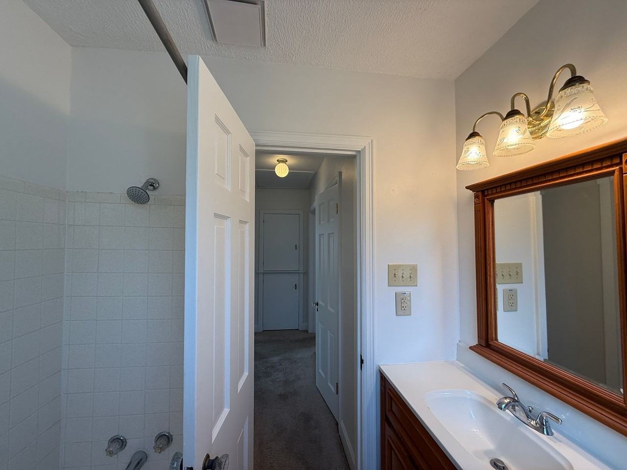 747 N Knoxville Ave - Photo 5 of 23