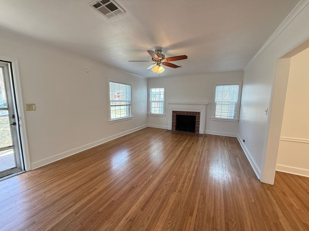 747 N Knoxville Ave - Photo 6 of 23