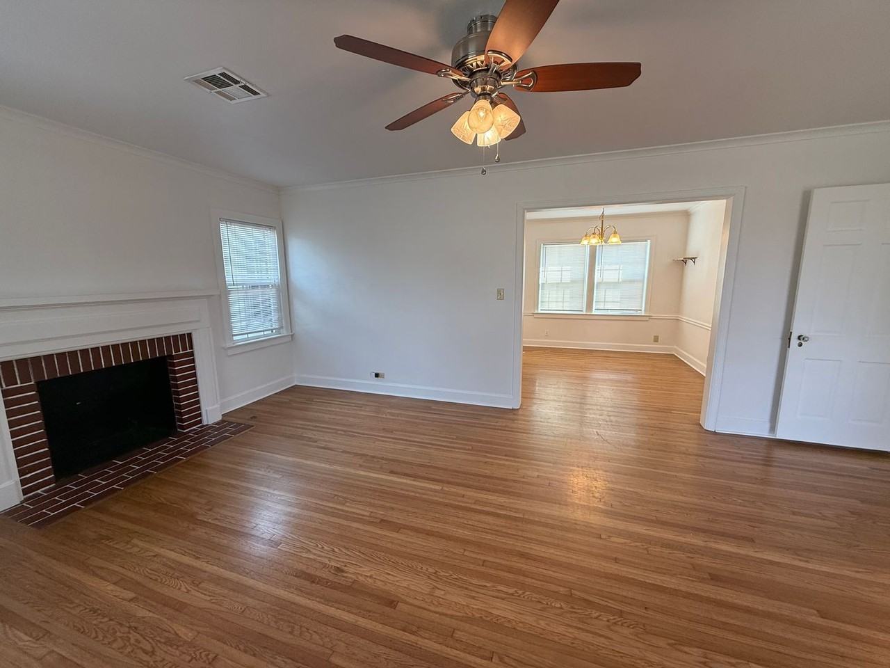 747 N Knoxville Ave - Photo 7 of 23