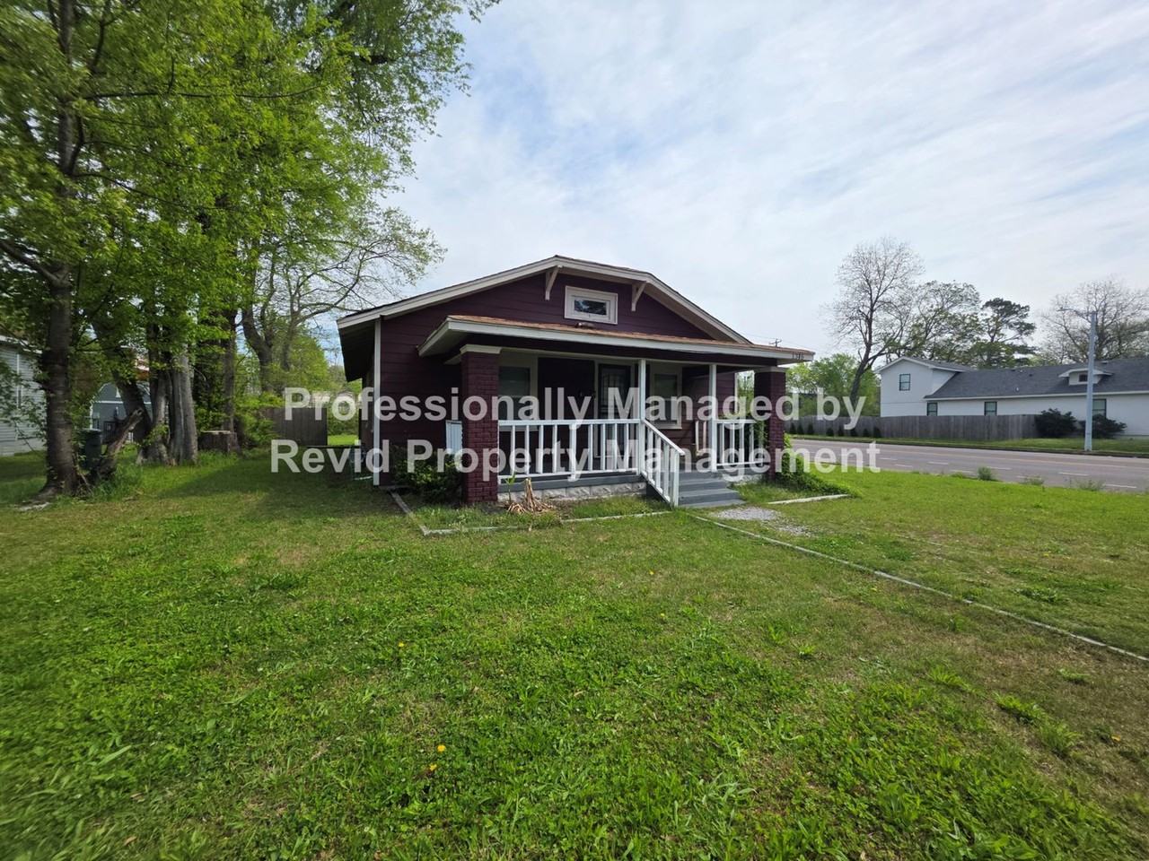 1386 Snowden Ave - Photo 2 of 30