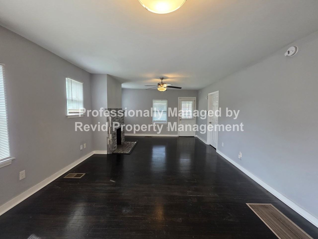 1386 Snowden Ave - Photo 6 of 30