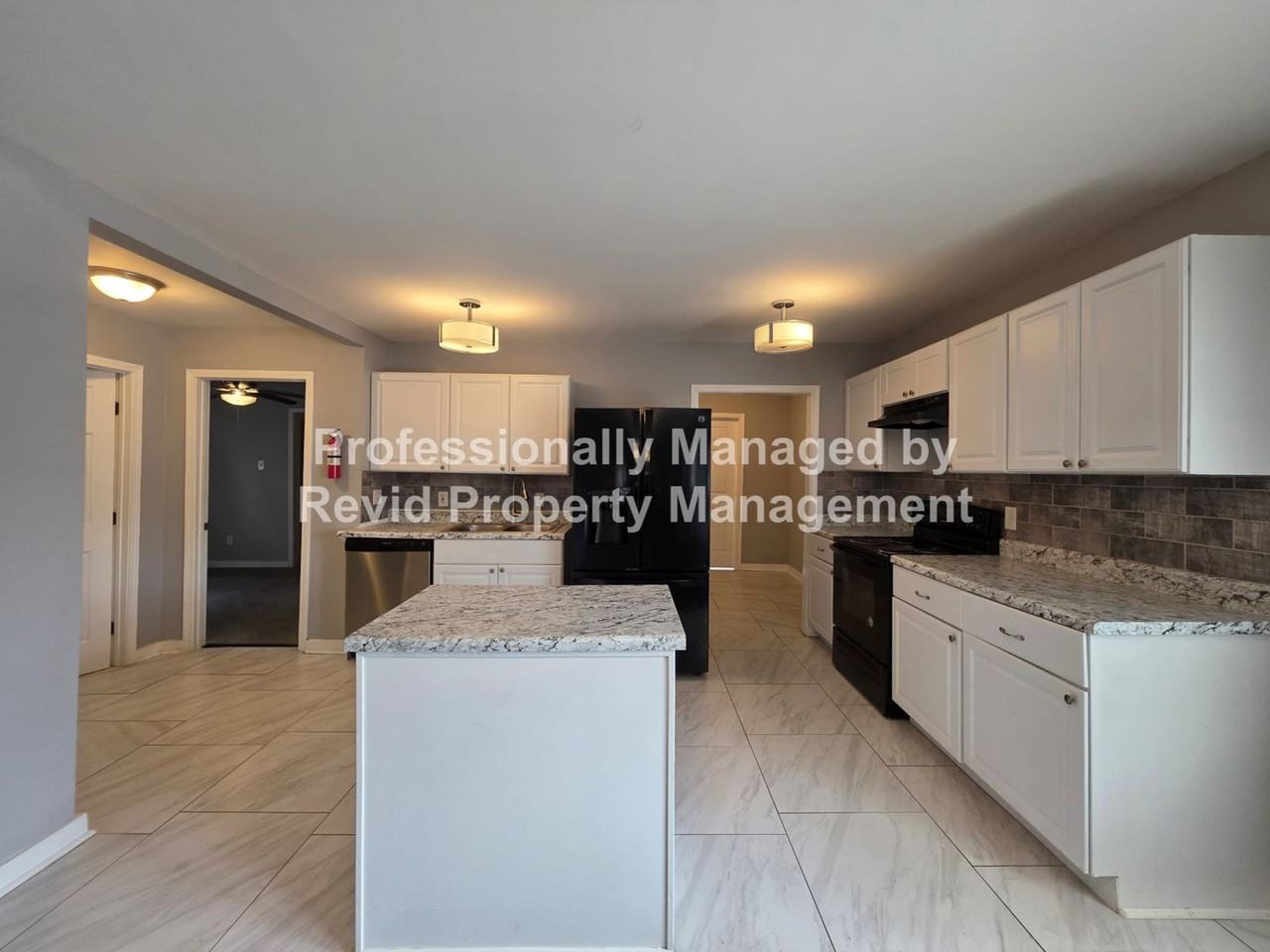 1386 Snowden Ave - Photo 7 of 30