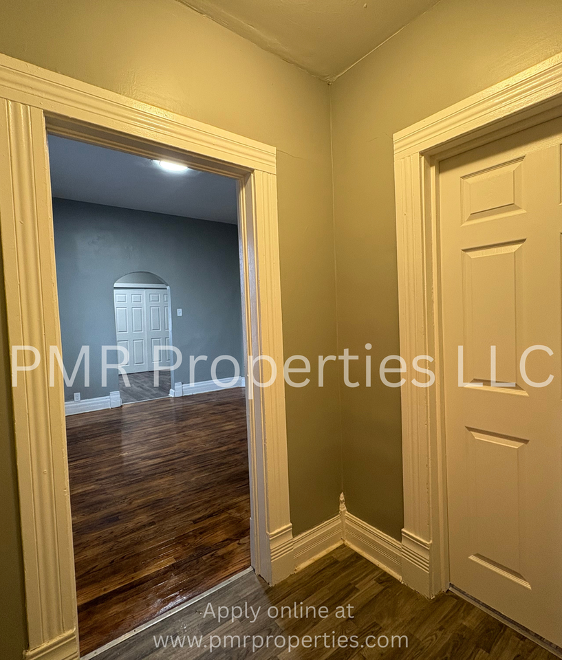 2420 Patee St - Photo 2 of 15