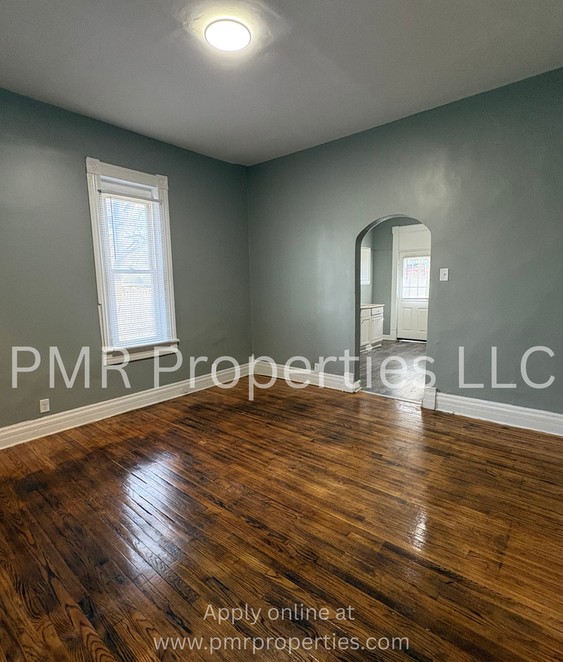 2420 Patee St - Photo 3 of 15