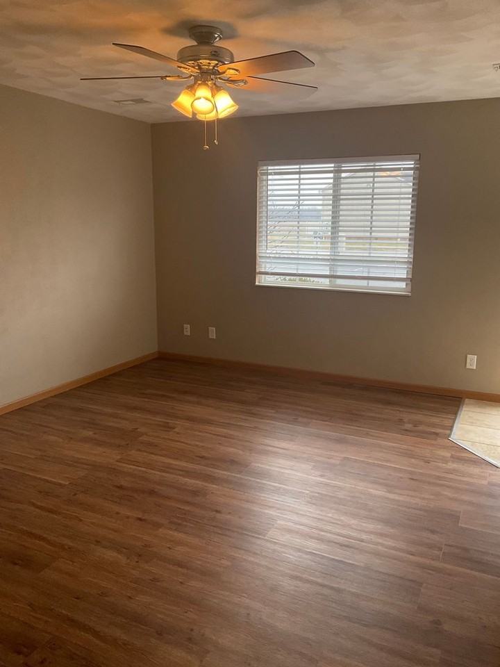 131 Northtowne St - Photo 2 of 14