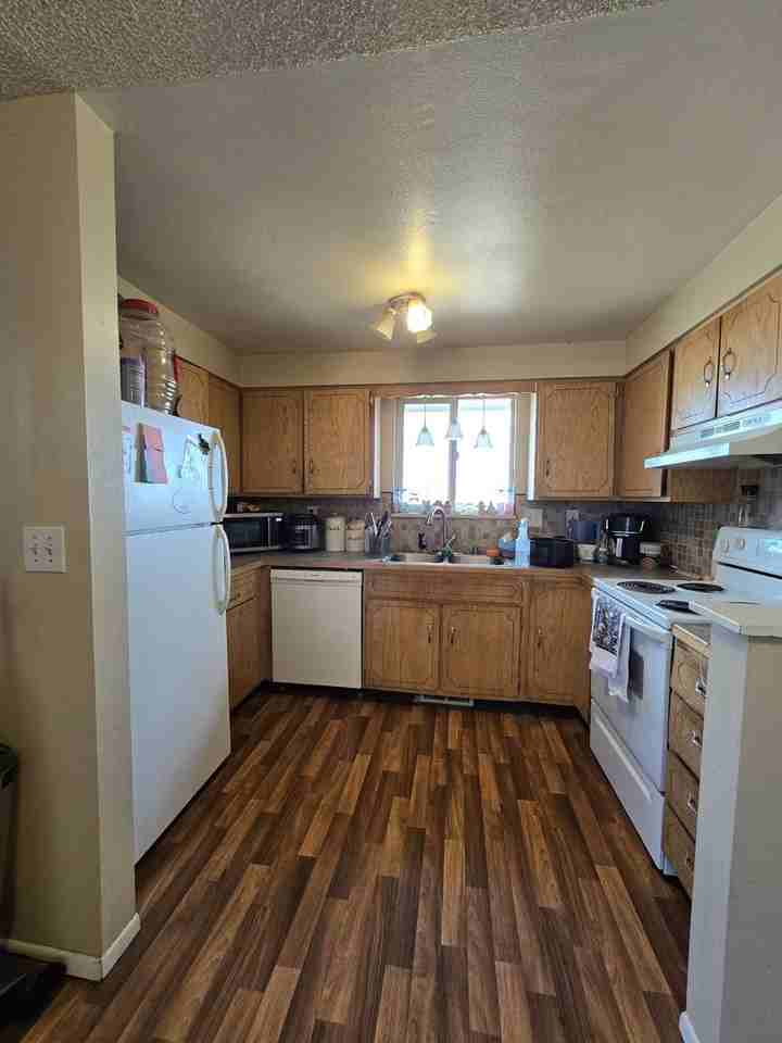 37077 Northwest Dr - Photo 6 of 9