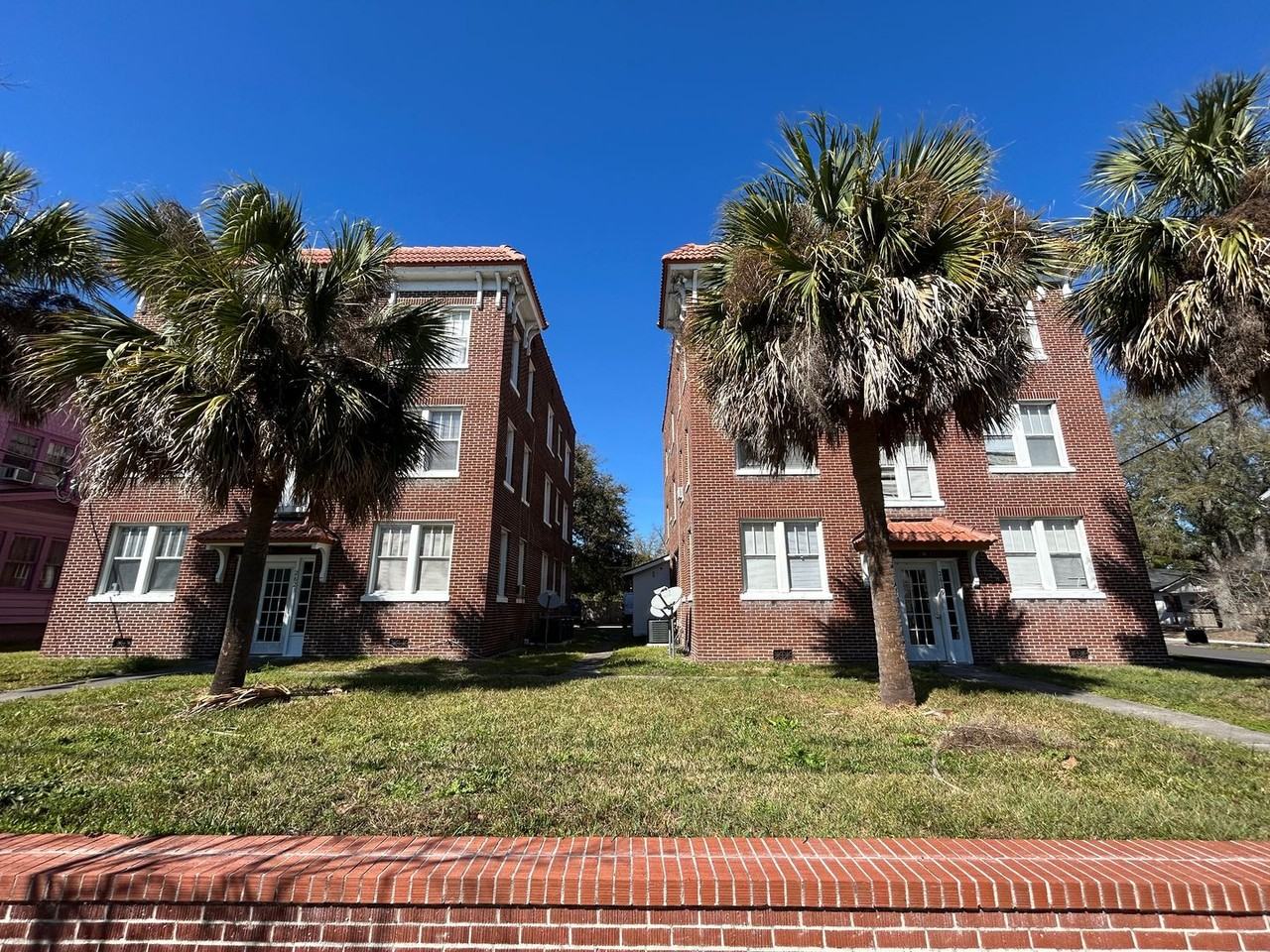 2623 College St - Photo 2 of 12