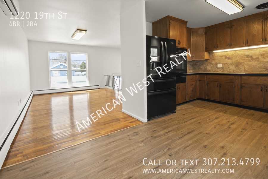 1220 19th St - Photo 4 of 16