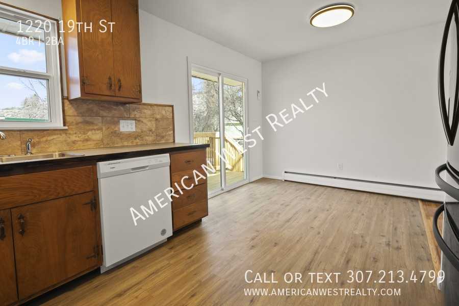 1220 19th St - Photo 5 of 16