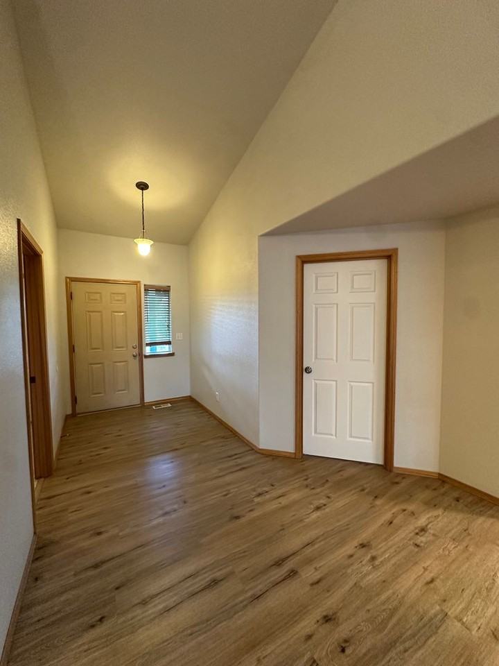 61383 Kobe St - Photo 6 of 30