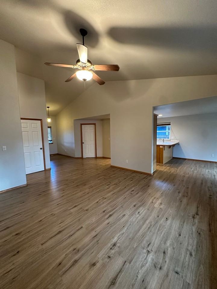 61383 Kobe St - Photo 7 of 30