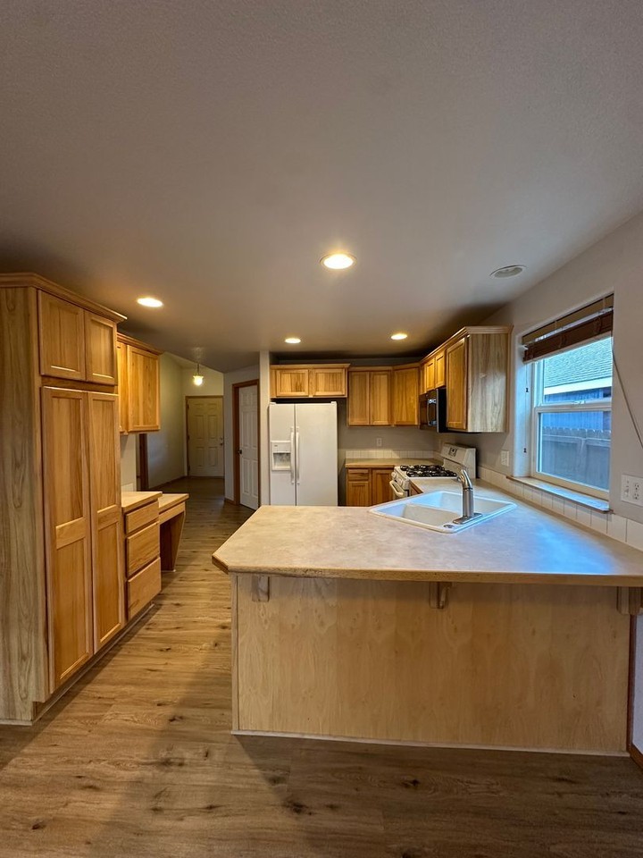 61383 Kobe St - Photo 2 of 30