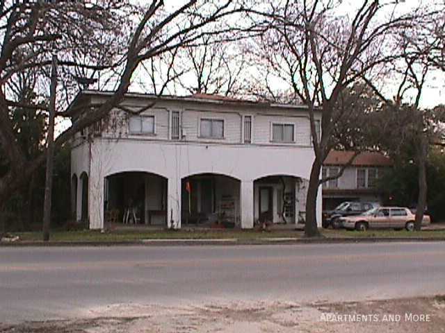 827 W Hopkins St #3 - Photo 2 of 8
