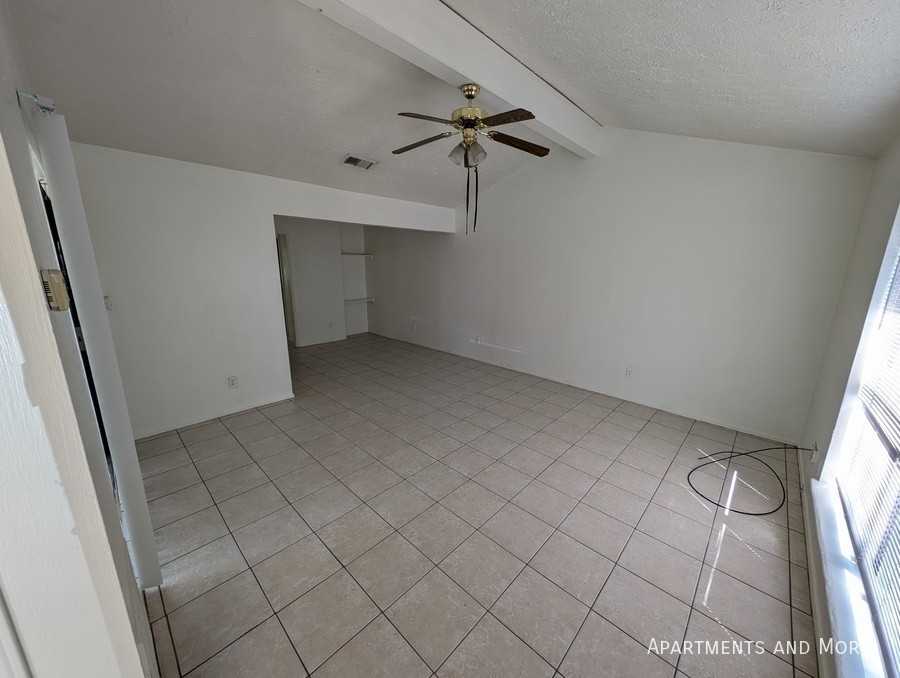 1314 Hazelton St #A - Photo 3 of 16