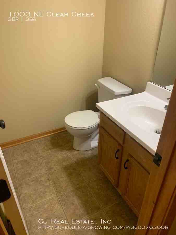 1003 Ne Clear Creek Dr - Photo 4 of 8