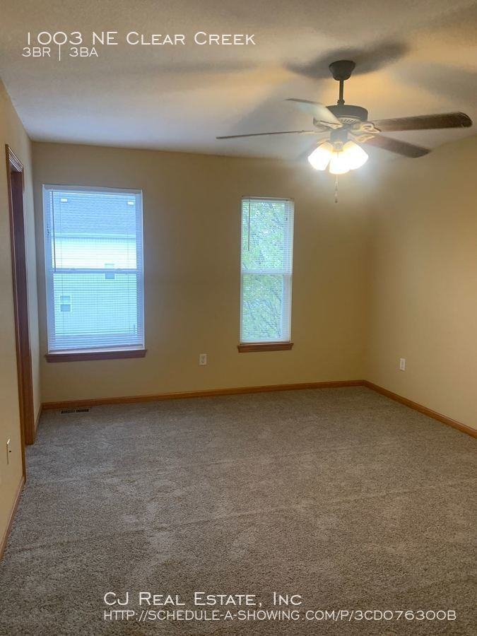 1003 Ne Clear Creek Dr - Photo 5 of 8